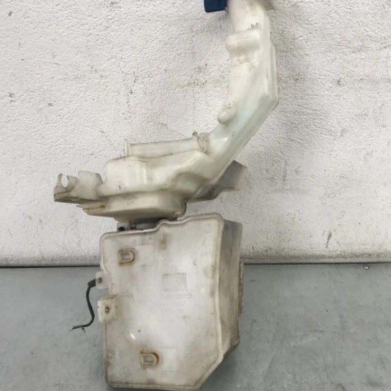 Vas lichid parbriz strop gel / Volkswagen Passat B6 2010 / Caroserie, oglinzi si faruri