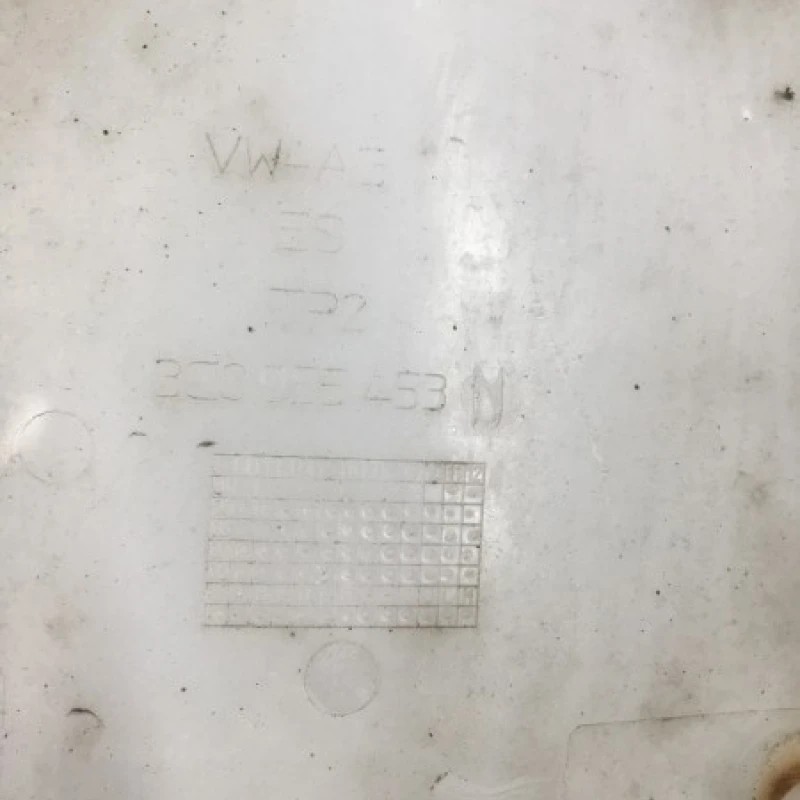 Vas lichid parbriz strop gel / Volkswagen Passat B6 2010 / Caroserie, oglinzi si faruri