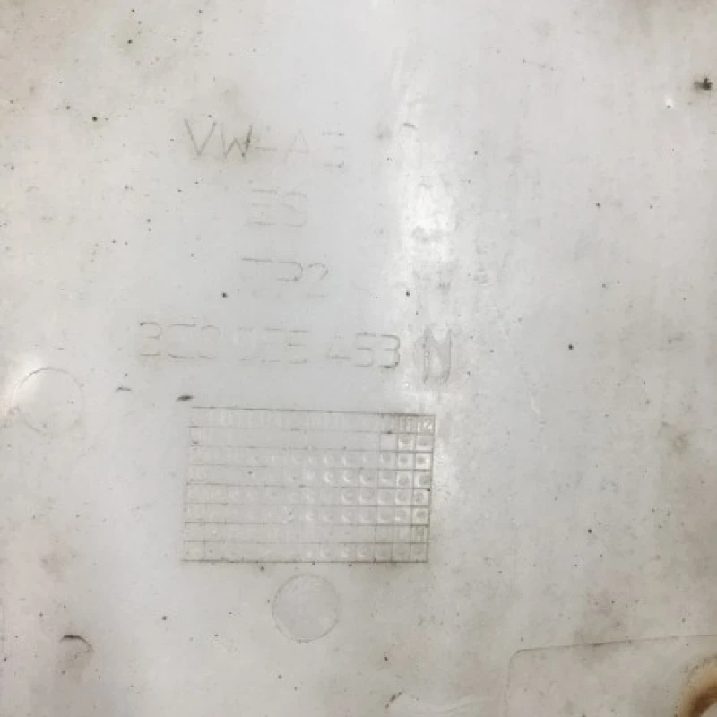 Vas lichid parbriz strop gel / Volkswagen Passat B6 2010 / Caroserie, oglinzi si faruri