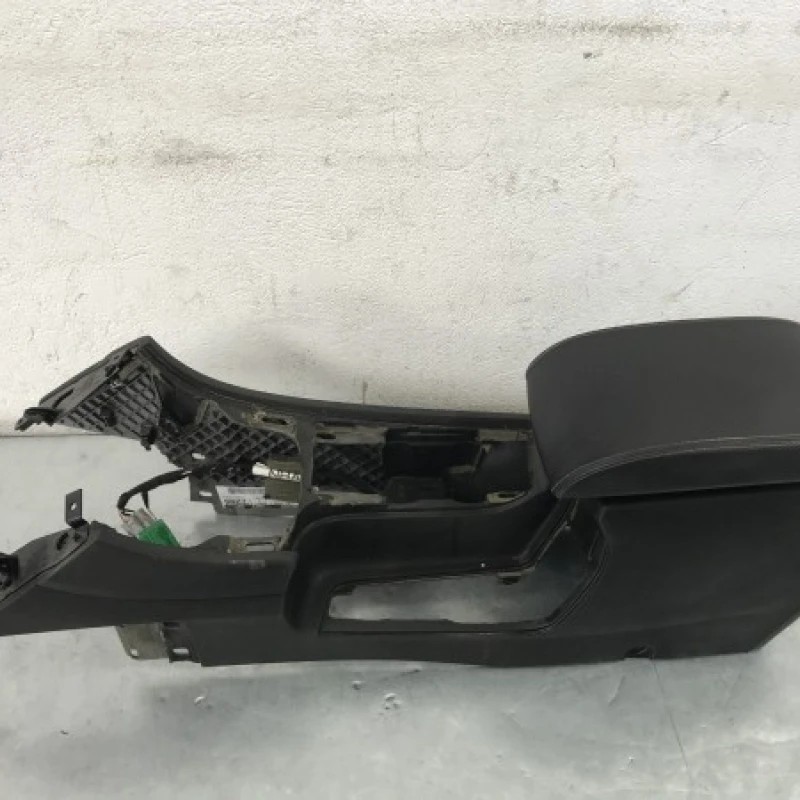 Cotiera centrala Ford Mondeo MK4 2011
