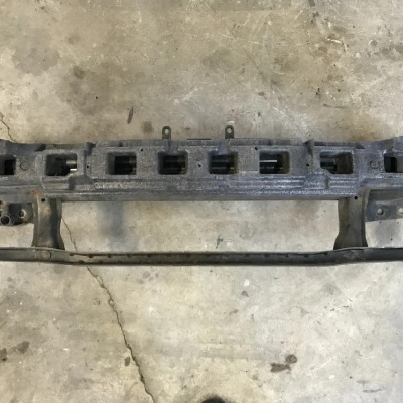 Armatura intaritura bara fata / Volkswagen Passat B6 2010 / Caroserie, oglinzi si faruri