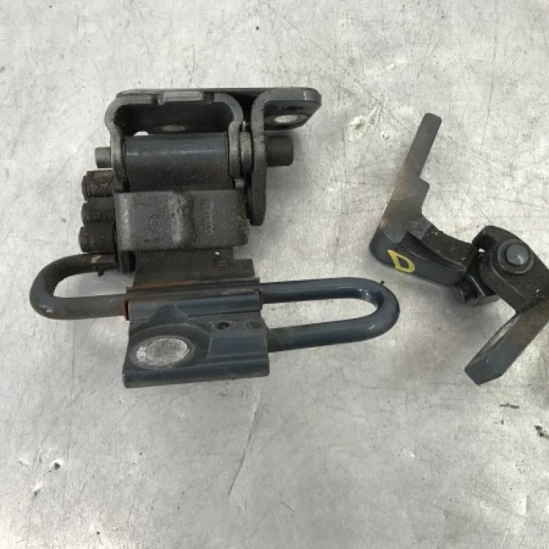 Balamale usa dreapta fata / Audi A6 C6 2010 / Caroserie, oglinzi si faruri