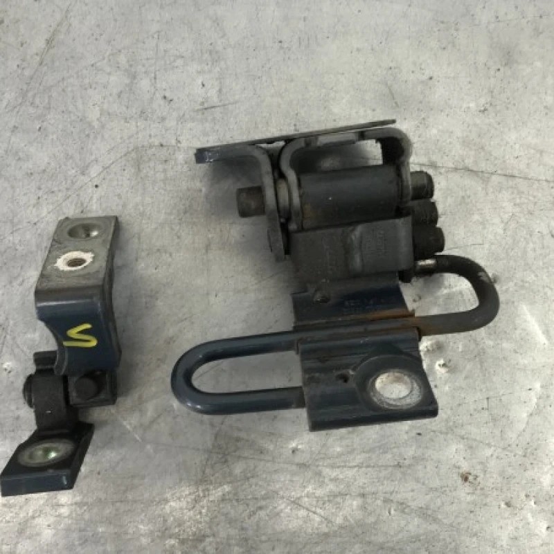 Balamale usa stanga fata / Audi A6 C6 2010 / Caroserie, oglinzi si faruri