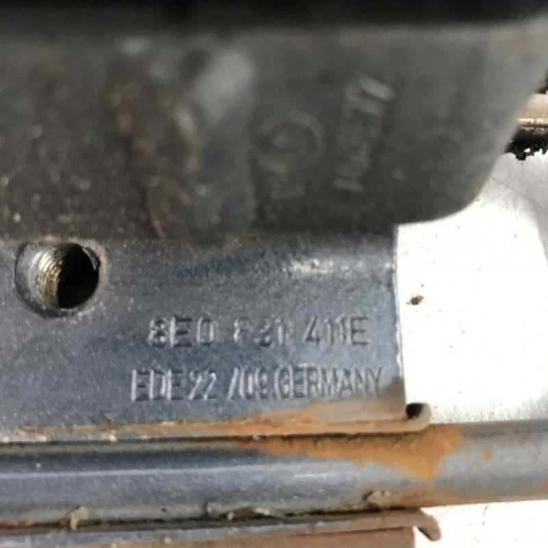 Balamale usa stanga fata / Audi A6 C6 2010 / Caroserie, oglinzi si faruri