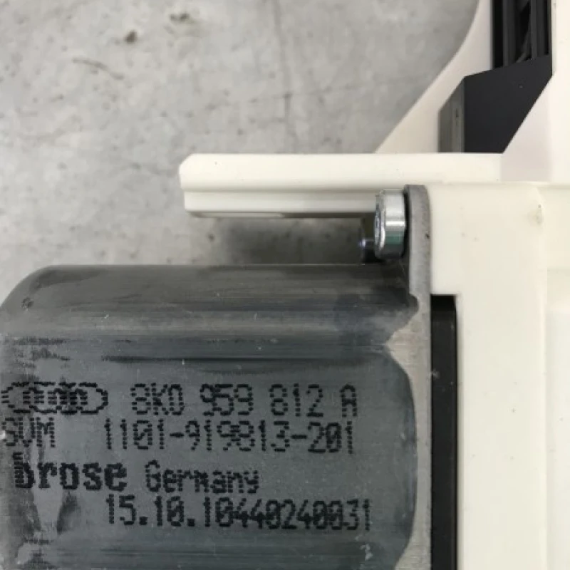 Motoras geam dreapta spate / Audi A4 B8 2010 / Audio si electronice