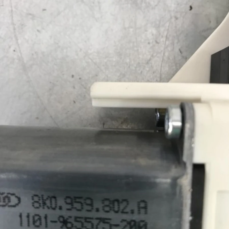 Motoras geam dreapta fata / Audi A4 B8 2010 / Audio si electronice