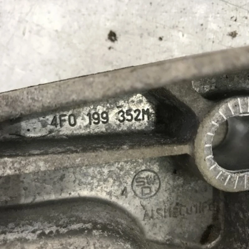 Suport tampon motor stanga / Audi A6 C6 2010 / Motor, racire si evacuare