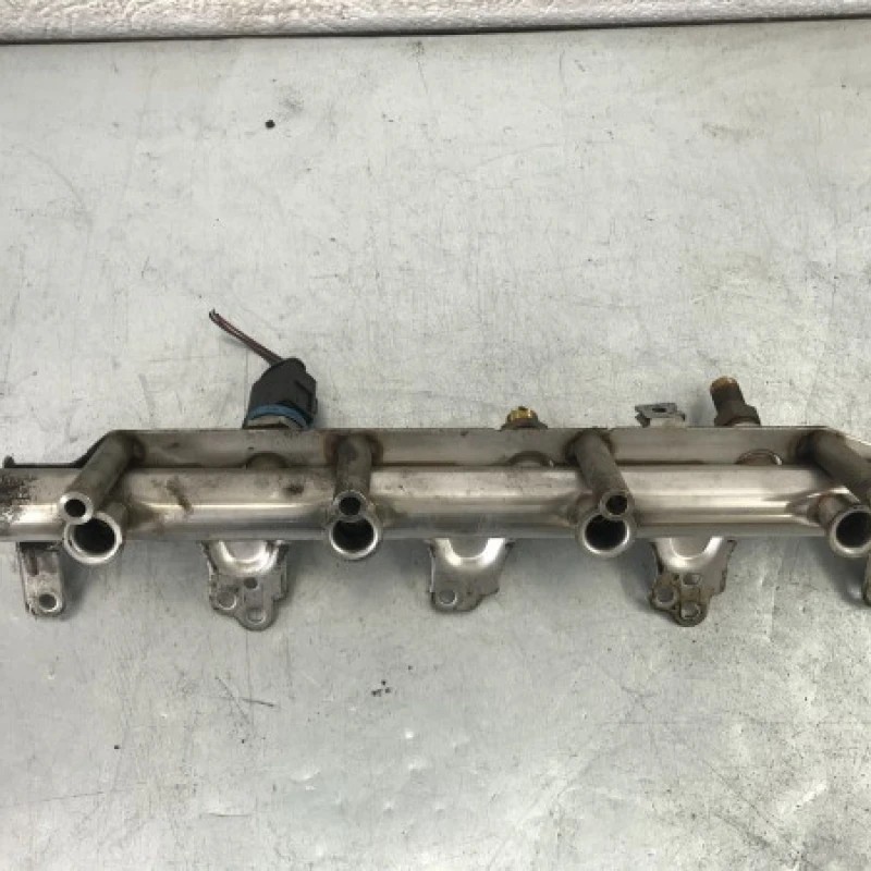 Rampa injectoare cu senzor Audi A6 C6 2010