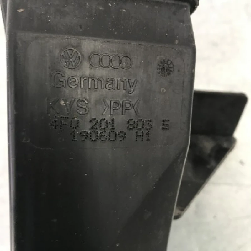 Canistra carbon / Audi A6 C6 2010 / Motor, racire si evacuare