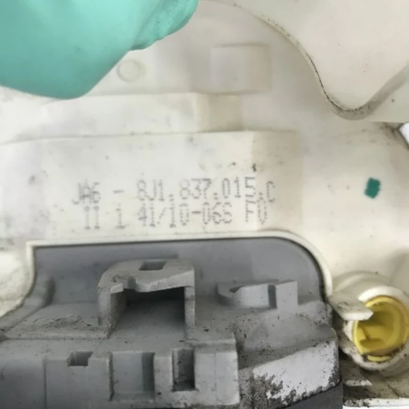 Iala broasca usa stanga fata / Audi A4 B8 2010 / Caroserie, oglinzi si faruri