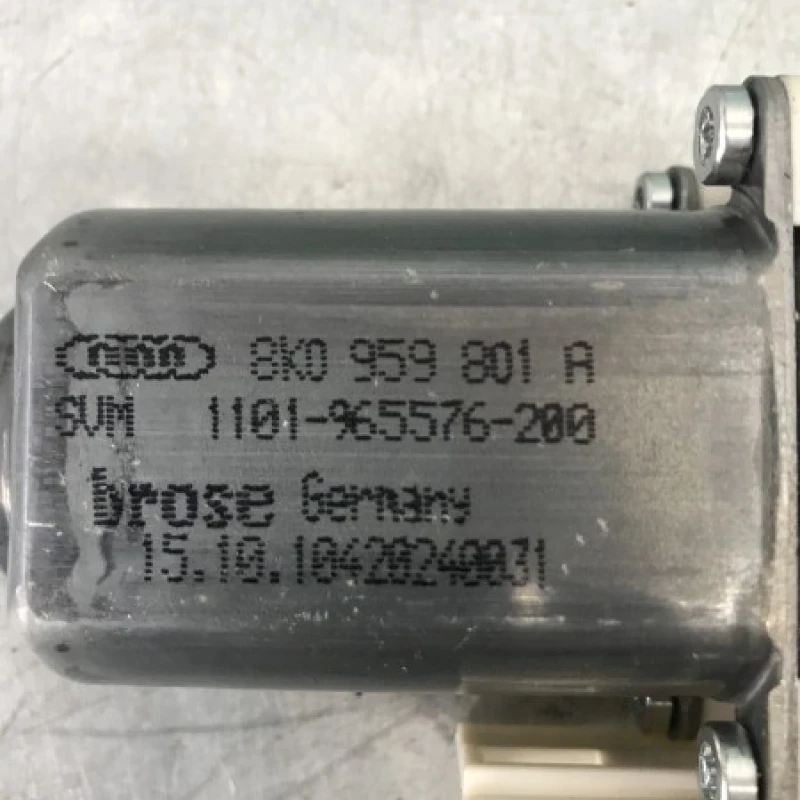 Motoras geam stanga fata / Audi A4 B8 2010 / Audio si electronice