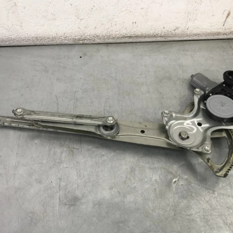 Macara geam stanga fata / Lexus CT 200h CT 200h 2012 / Caroserie, oglinzi si faruri