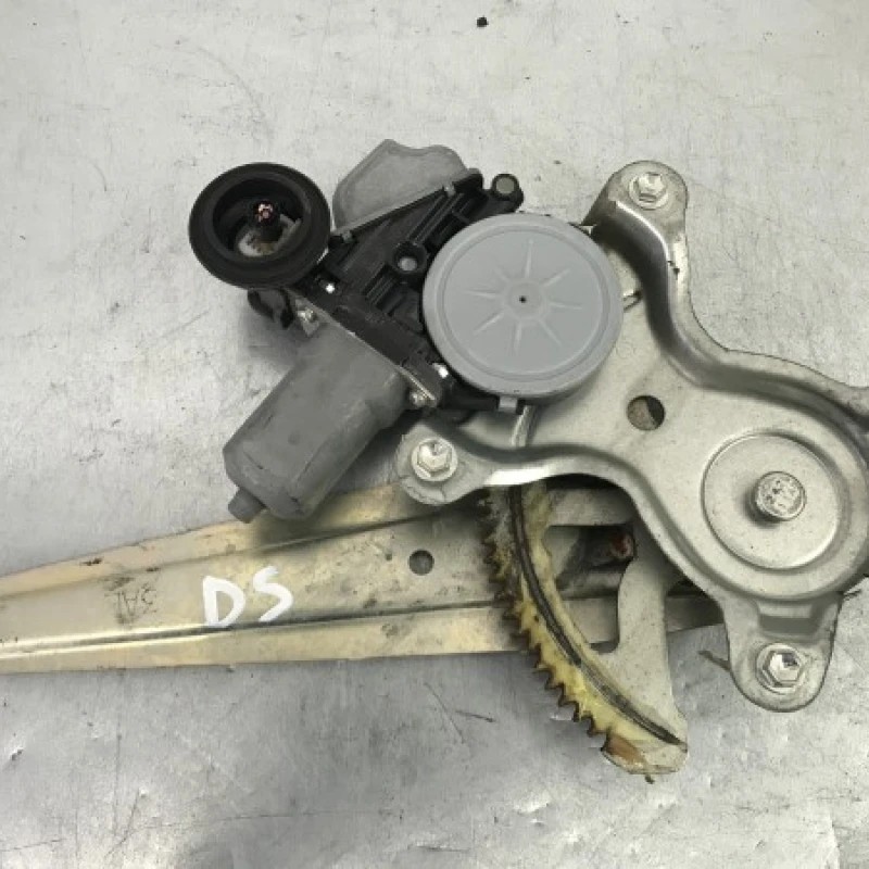 Macara geam dreapta spate / Lexus CT 200h CT 200h 2012 / Caroserie, oglinzi si faruri