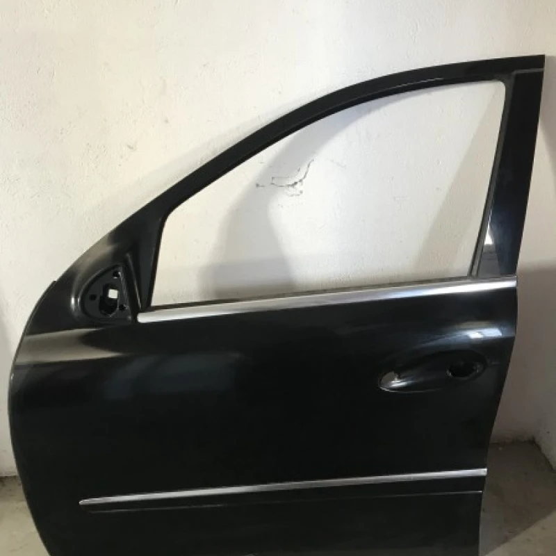 Usa stanga fata Mercedes-Benz 