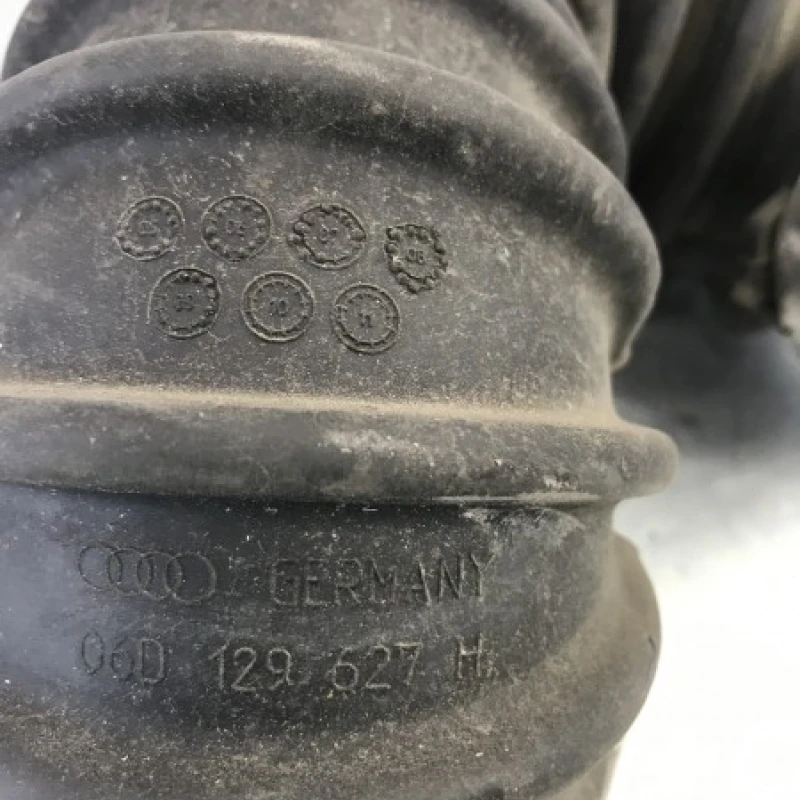 Furtun ghidaj aer / Audi A6 C6 2010 / Motor, racire si evacuare
