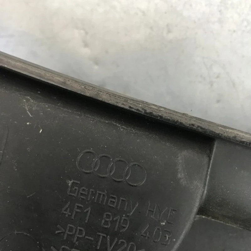 Grila stergatoare / Audi A6 C6 2010 / Caroserie, oglinzi si faruri