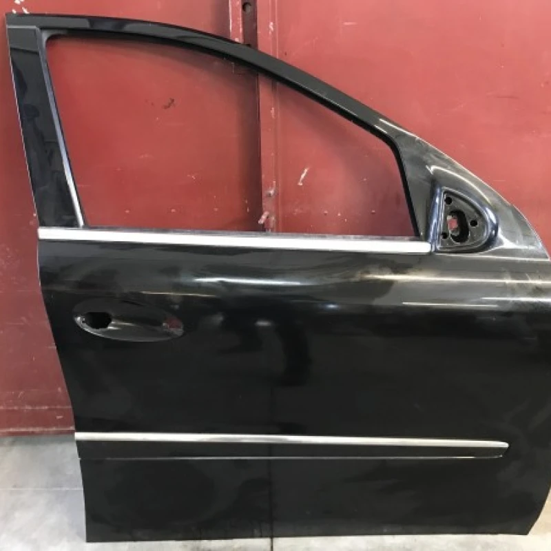 Usa dreapta fata Mercedes-Benz 