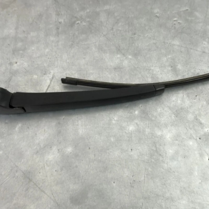Brat stergator haion / Volkswagen Golf MK7 2017 / Caroserie, oglinzi si faruri