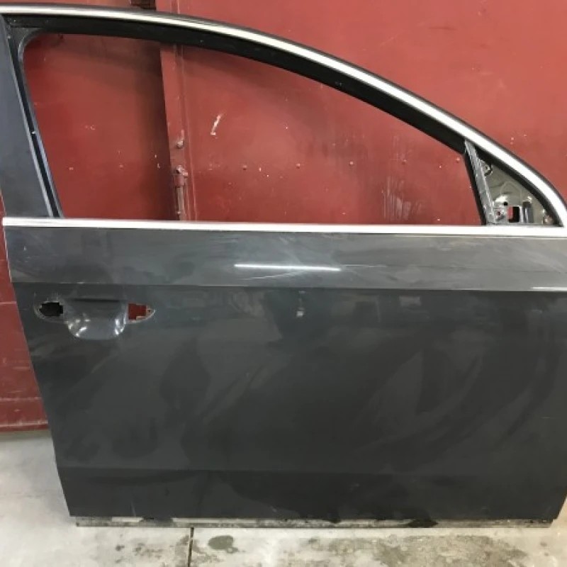 Usa dreapta fata / Volkswagen Passat B7 2012 / Caroserie, oglinzi si faruri