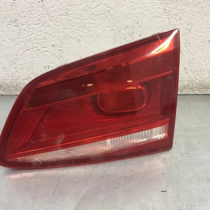 Stop dreapta haion / Volkswagen Passat B7 2012 / Caroserie, oglinzi si faruri