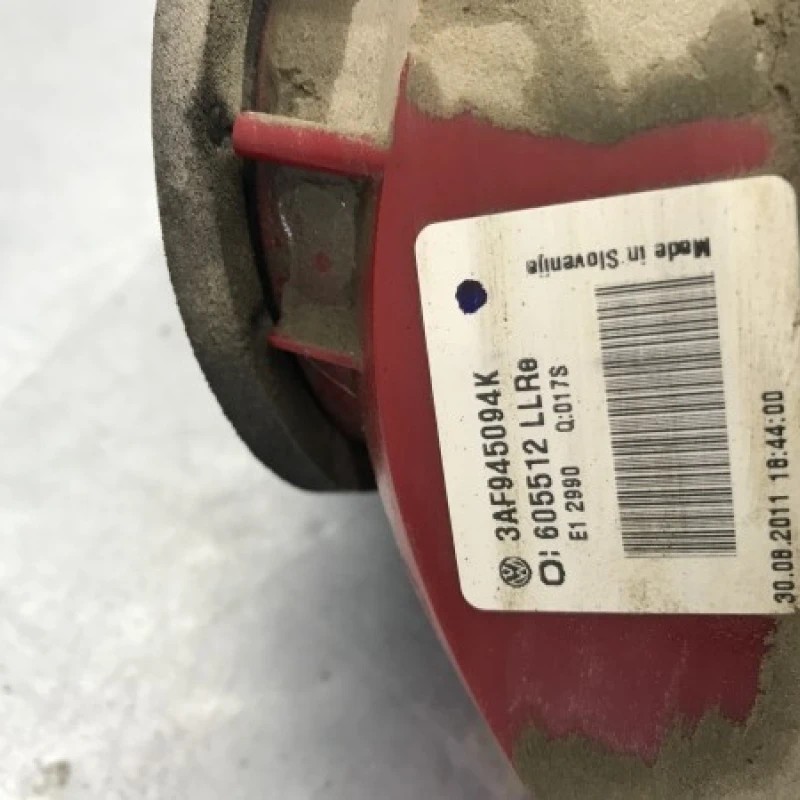 Stop dreapta haion / Volkswagen Passat B7 2012 / Caroserie, oglinzi si faruri