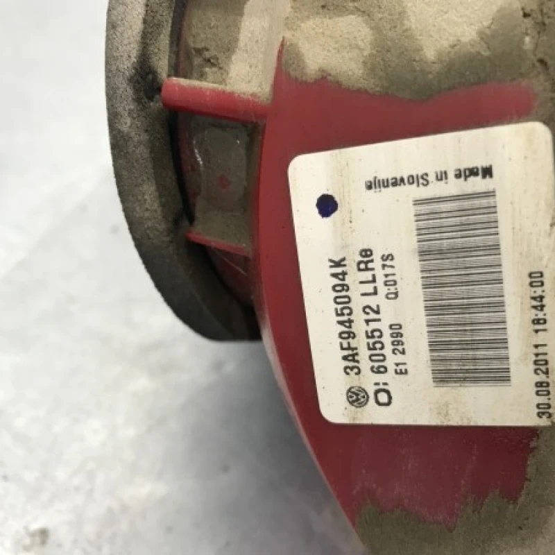 Stop dreapta haion / Volkswagen Passat B7 2012 / Caroserie, oglinzi si faruri