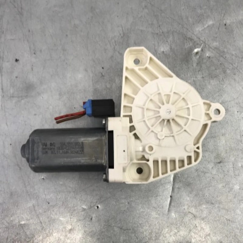 Motoras macara dreapta fata / Volkswagen Golf MK7 2017 / Audio si electronice
