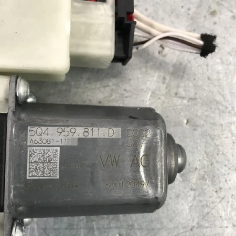 Motoras geam stanga spate / Volkswagen Golf MK7 2017 / Audio si electronice