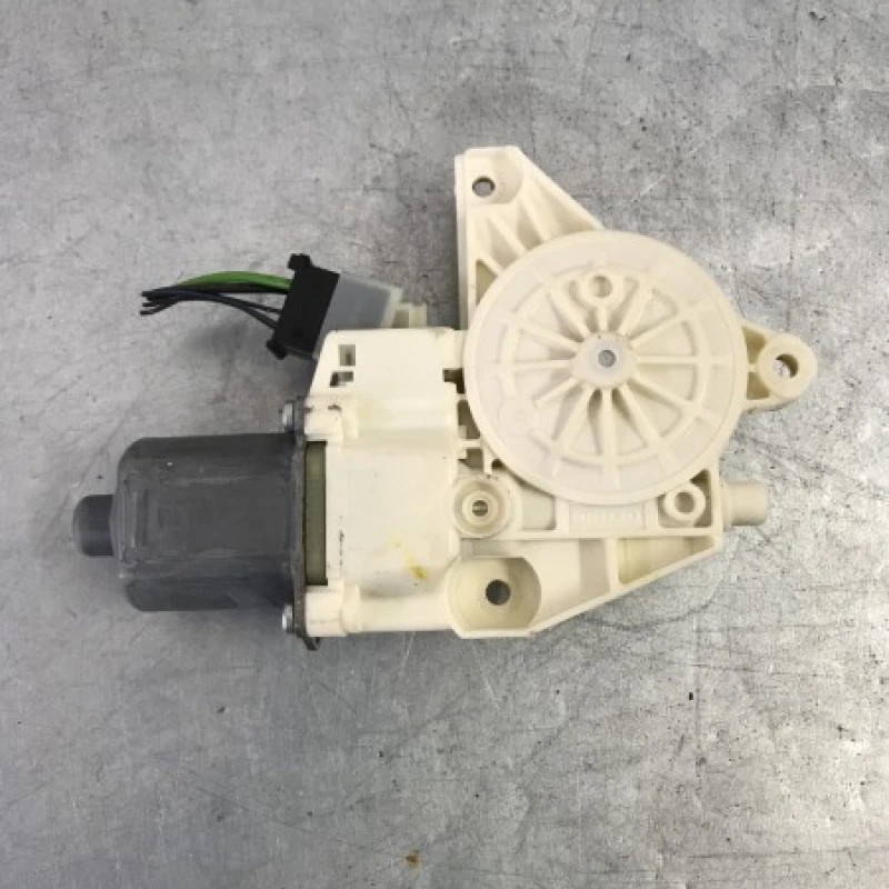 Motoras geam stanga fata / Mercedes-Benz B Class W246 2015 / Audio si electronice