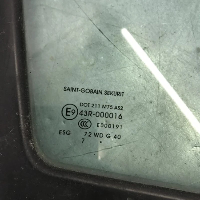 Geam dreapta fata / Volkswagen Crafter 2E/2F 2008 / Caroserie, oglinzi si faruri