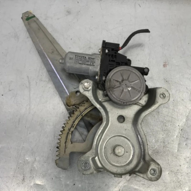 Macara geam dreapta spate Toyota Hilux AN20 2010