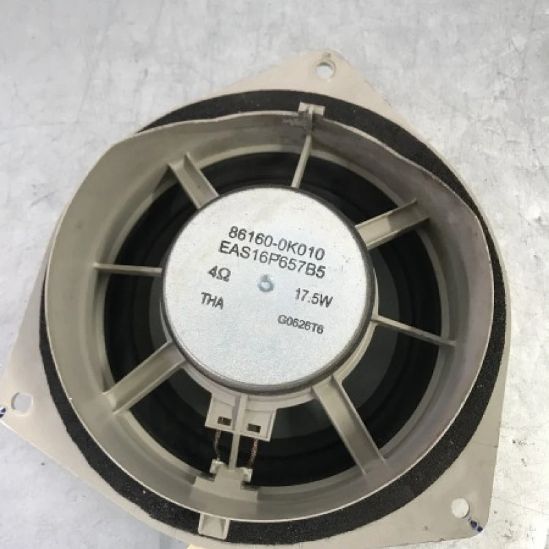 Boxa usa / Toyota Hilux  2010 / Audio si electronice