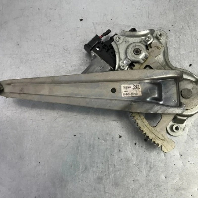 Macara geam stanga spate Toyota Hilux AN20 2010