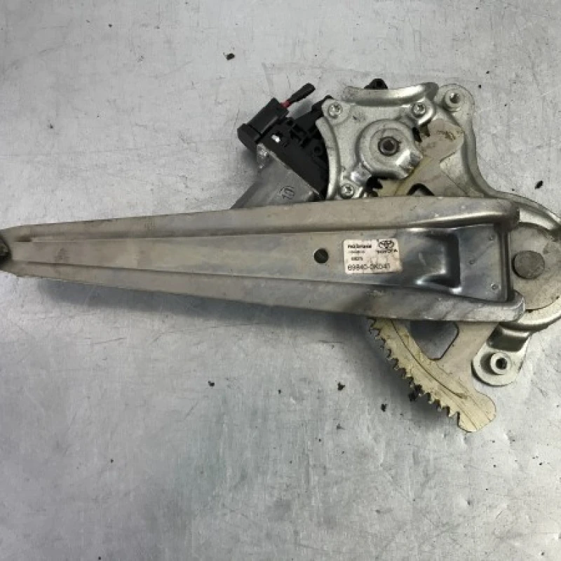 Macara geam stanga spate Toyota 