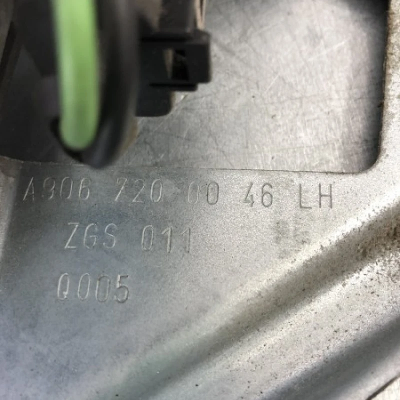 Macara geam stanga fata / Volkswagen Crafter  2008 / Caroserie, oglinzi si faruri