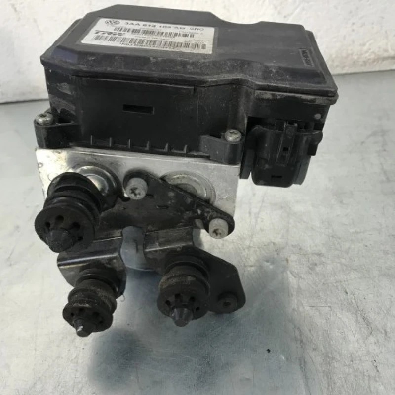 Pompa abs / Volkswagen Passat B7 2012 / Frane