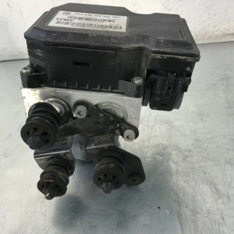 Pompa abs / Volkswagen Passat B7 2012 / Frane