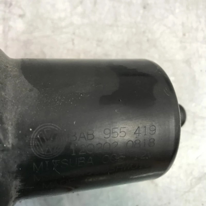 Motoras stergatoare parbriz / Volkswagen Passat B7 2012 / Caroserie, oglinzi si faruri