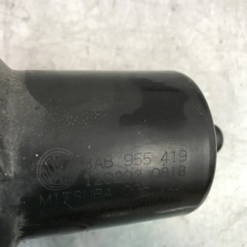 Motoras stergatoare parbriz / Volkswagen Passat B7 2012 / Caroserie, oglinzi si faruri