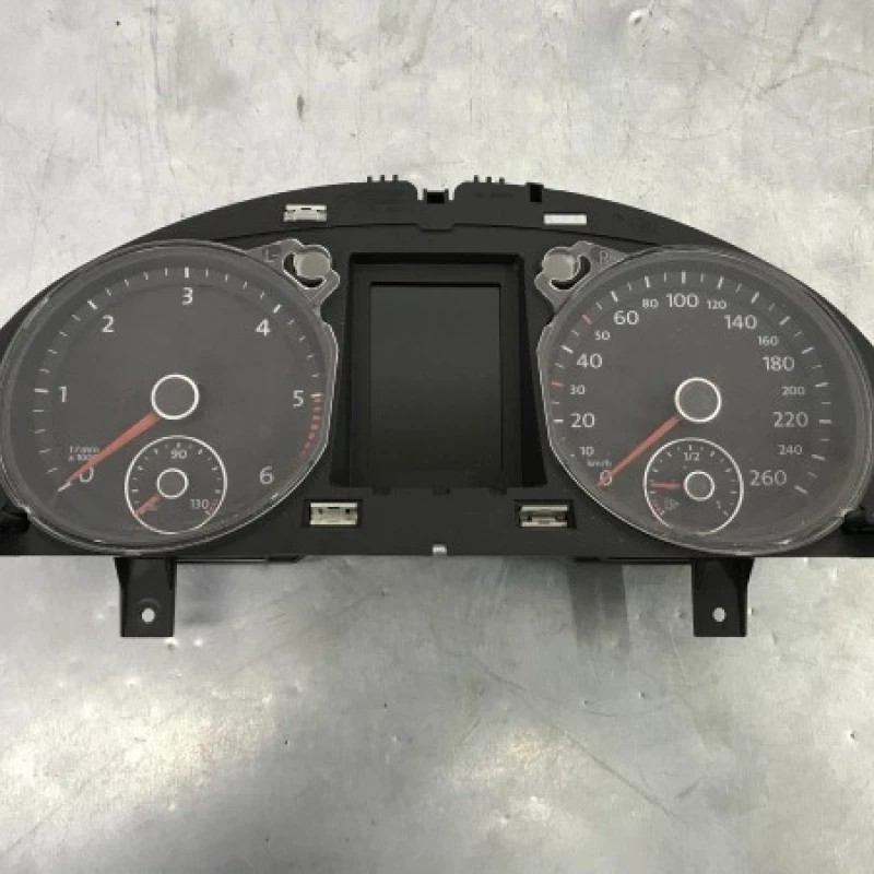 Ceas bord / Volkswagen Passat B7 2012 / Audio si electronice