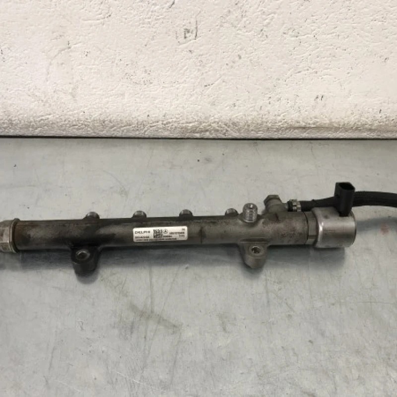 Rampa injectoare cu senzor / Mercedes-Benz Sprinter 309/310/313/314/316 2014 / Motor, racire si evacuare