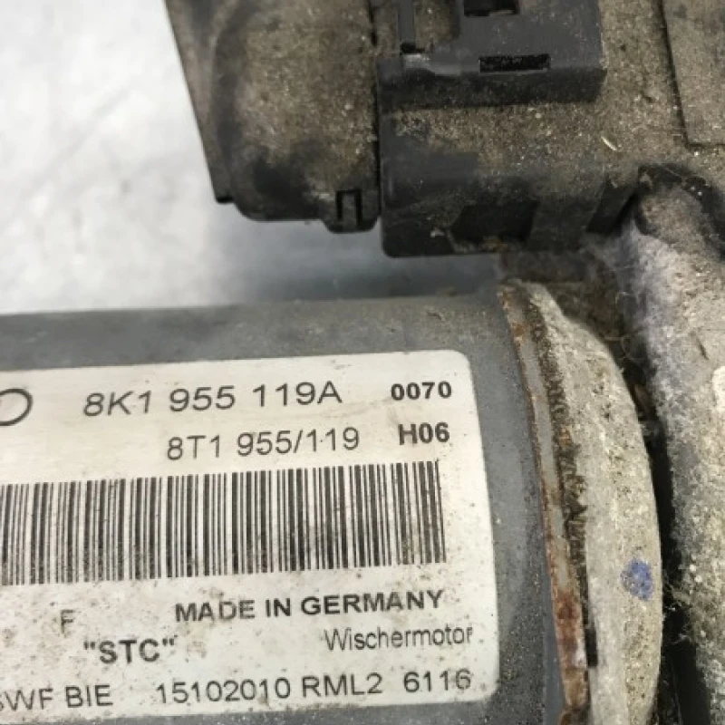 Motoras stergatoare parbriz / Audi A4 B8 2010 / Caroserie, oglinzi si faruri