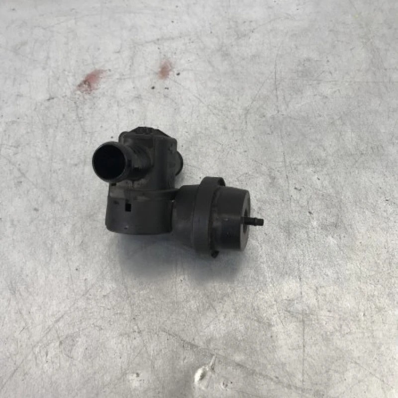 Supapa racire apa Audi A4 B8 2010
