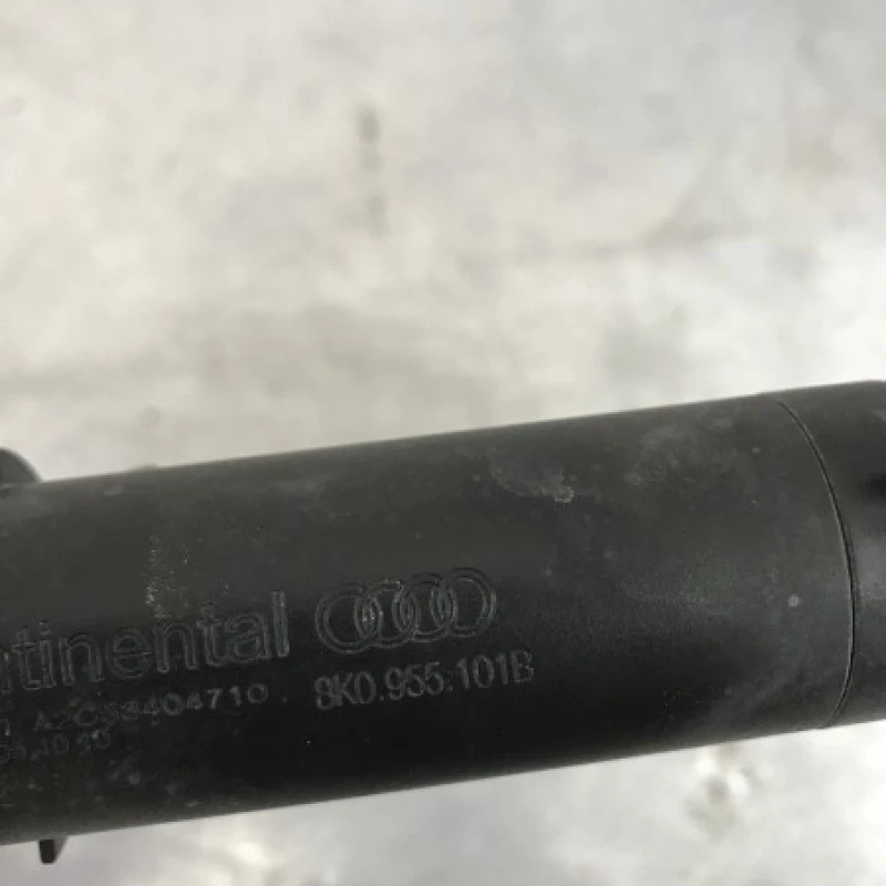 Spalator far stanga / Audi A4 B8 2010 / Caroserie, oglinzi si faruri