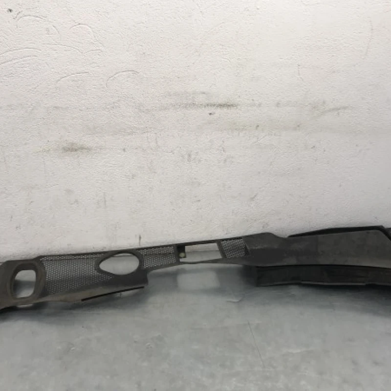 Grila stergatoare Audi 