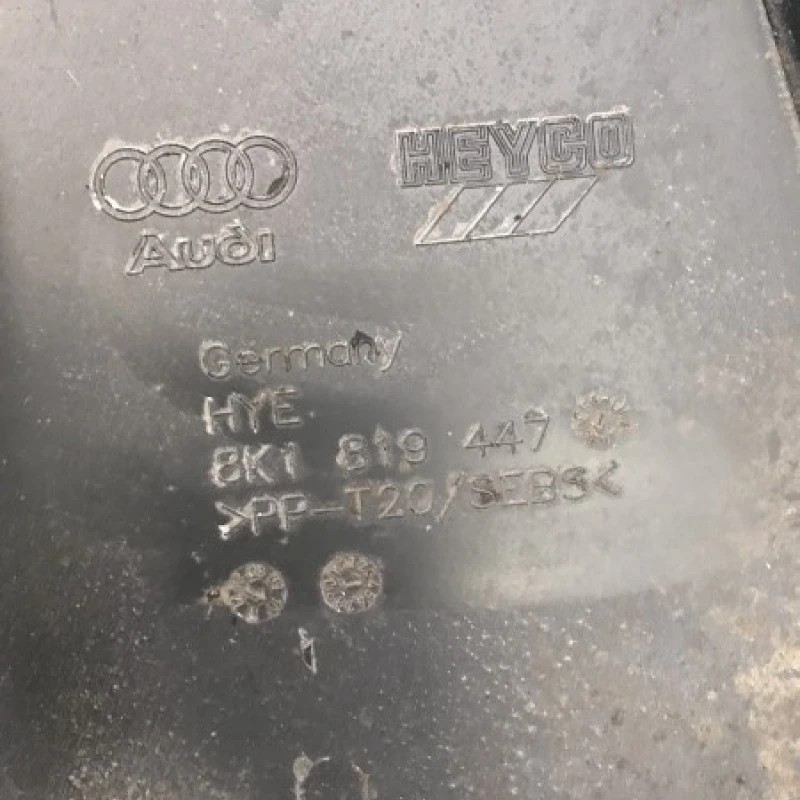 Grila stergatoare / Audi A4 B8 2010 / Caroserie, oglinzi si faruri