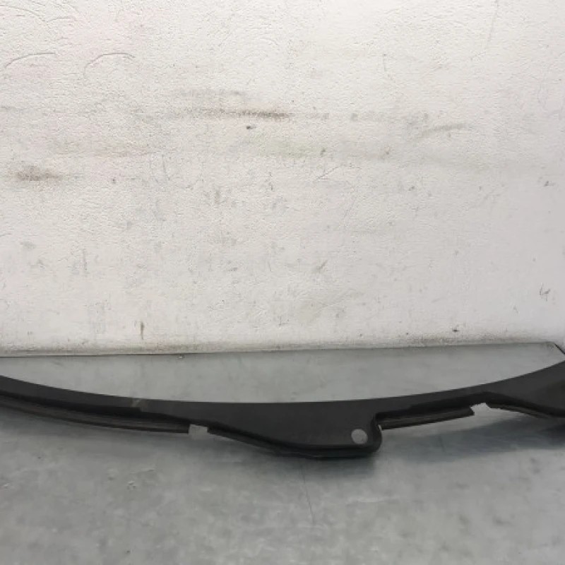 Grila stergatoare / Audi A4 B8 2010 / Caroserie, oglinzi si faruri