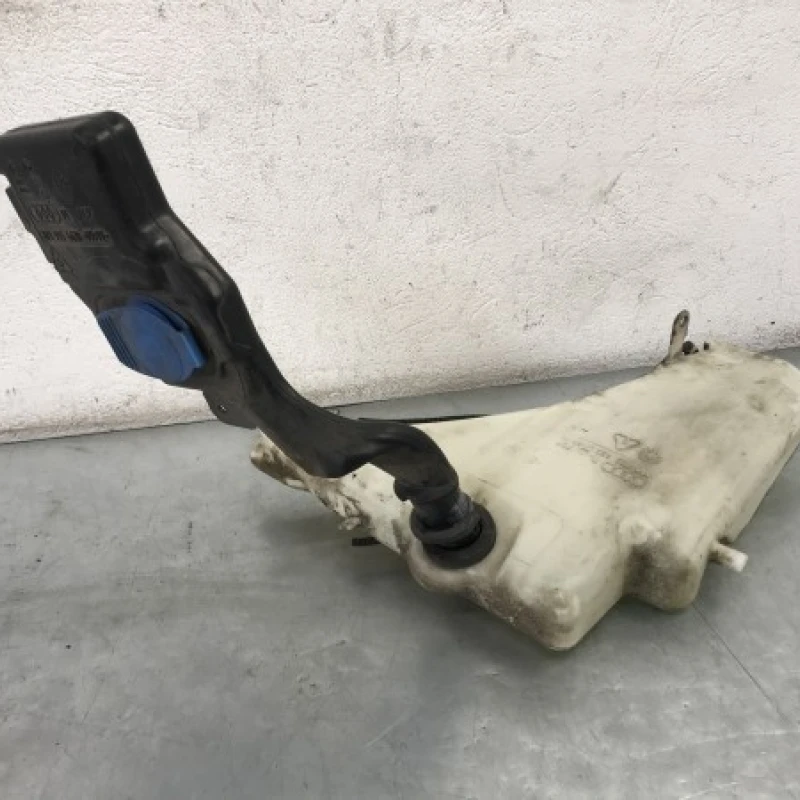 Vas lichid parbriz strop gel / Audi A4 B8 2010 / Caroserie, oglinzi si faruri
