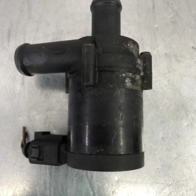 Pompa auxiliara recirculare apa Volkswagen Passat B6 2008