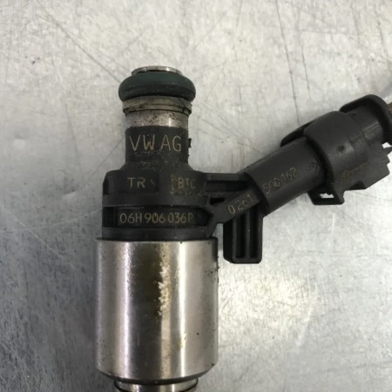Injector / Volkswagen Passat B6 2008 / Motor, racire si evacuare